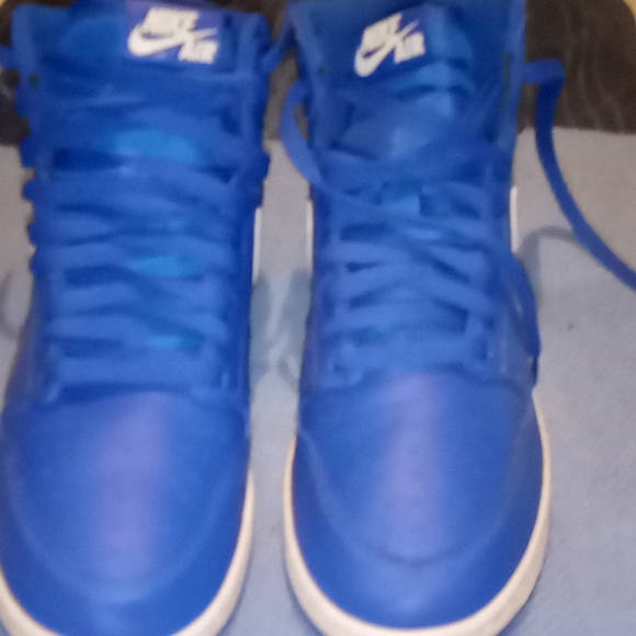 Jordan 1s hyper royal